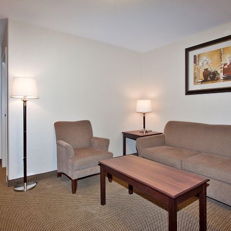 Holiday Inn Express & Suites Whitecourt By Ihg Værelse billede