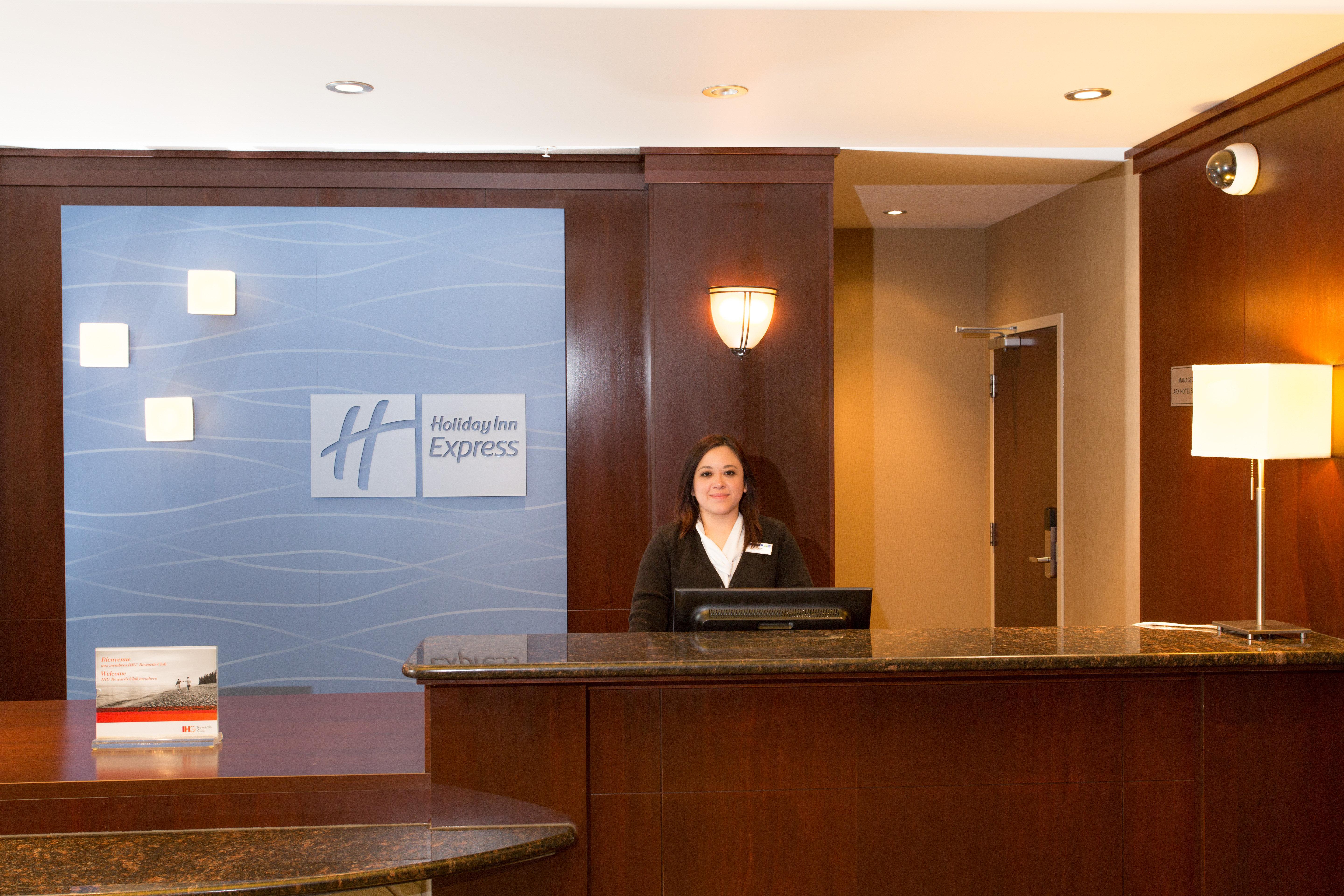 Holiday Inn Express & Suites Whitecourt By Ihg Eksteriør billede
