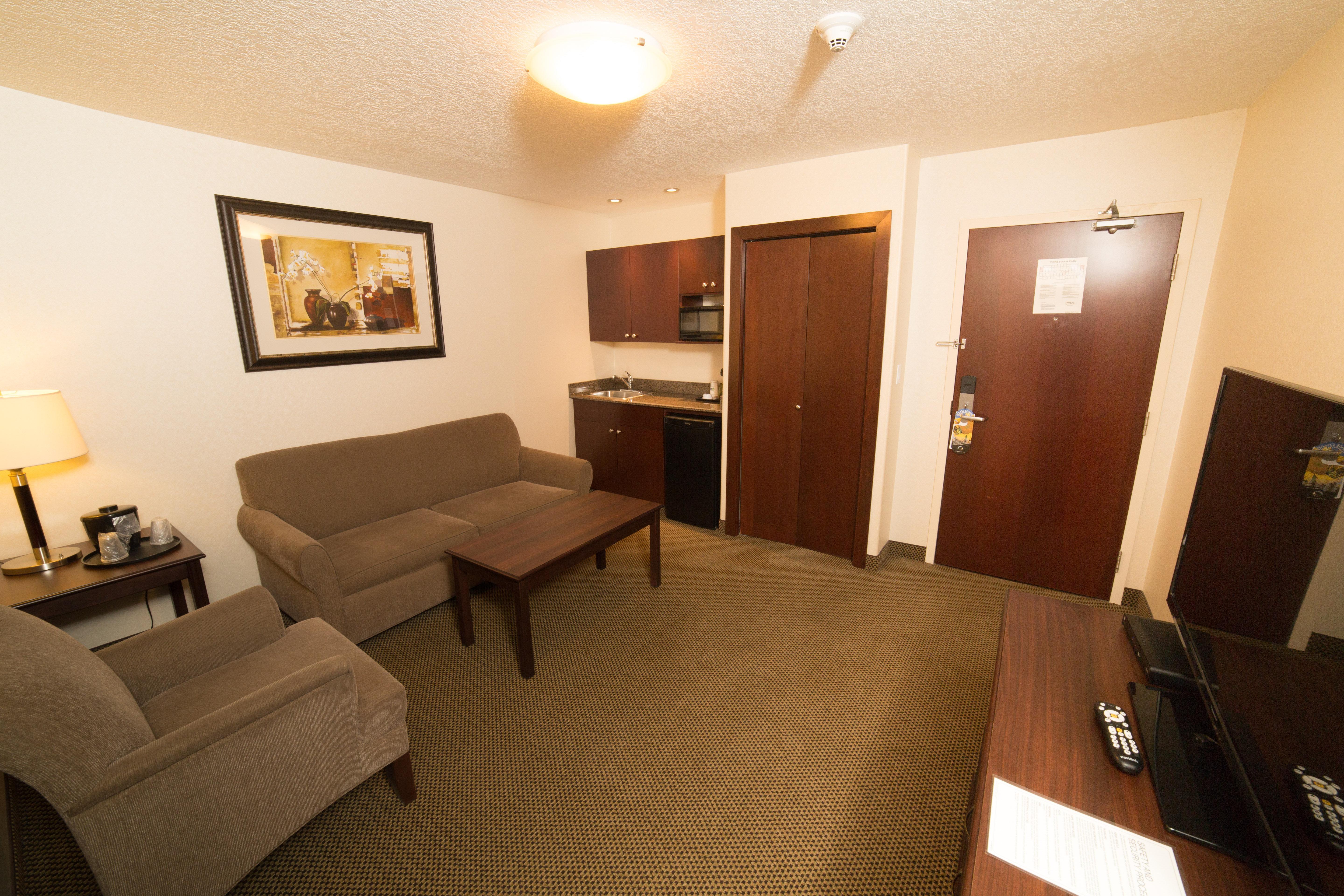 Holiday Inn Express & Suites Whitecourt By Ihg Eksteriør billede