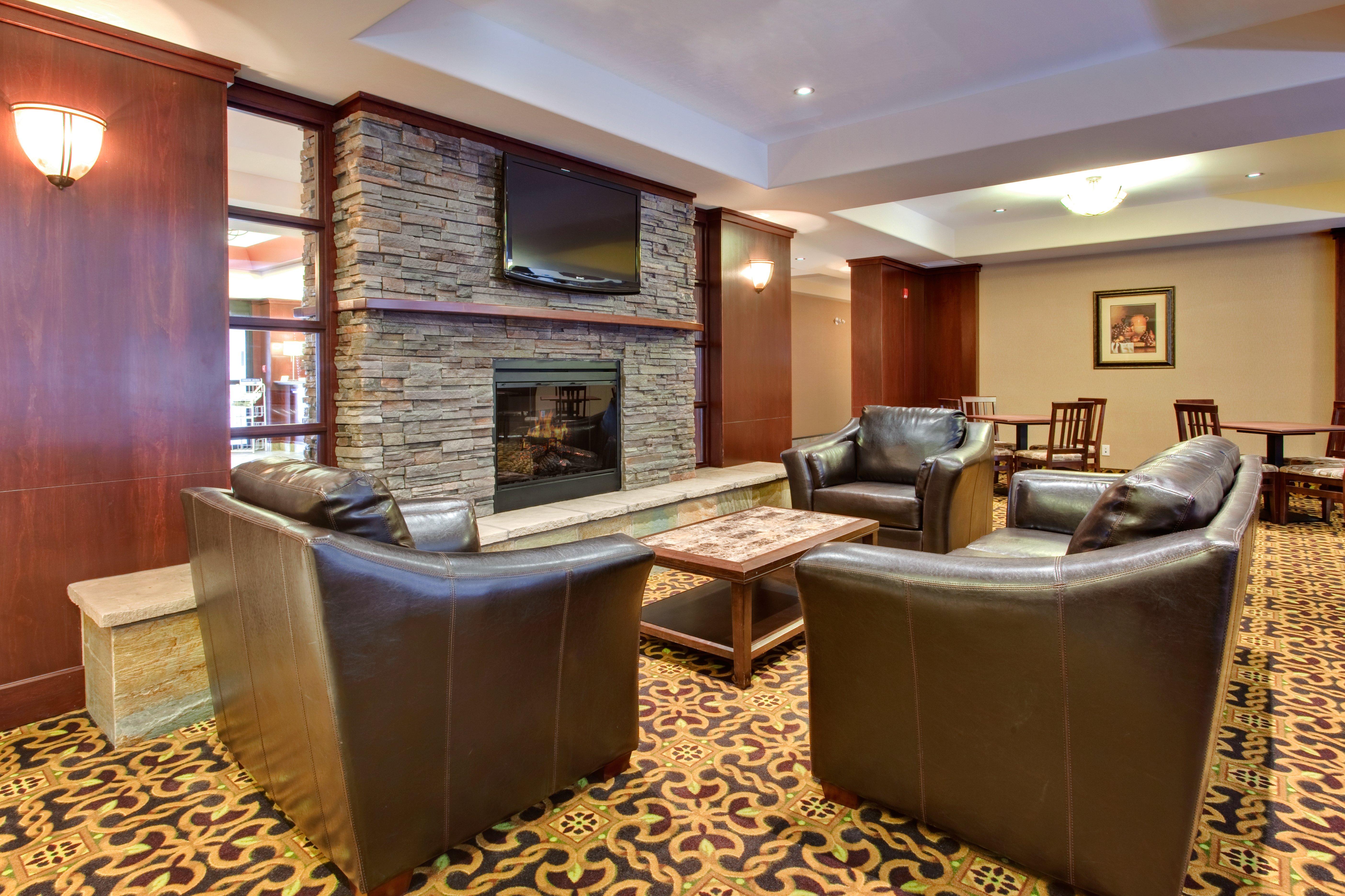 Holiday Inn Express & Suites Whitecourt By Ihg Eksteriør billede
