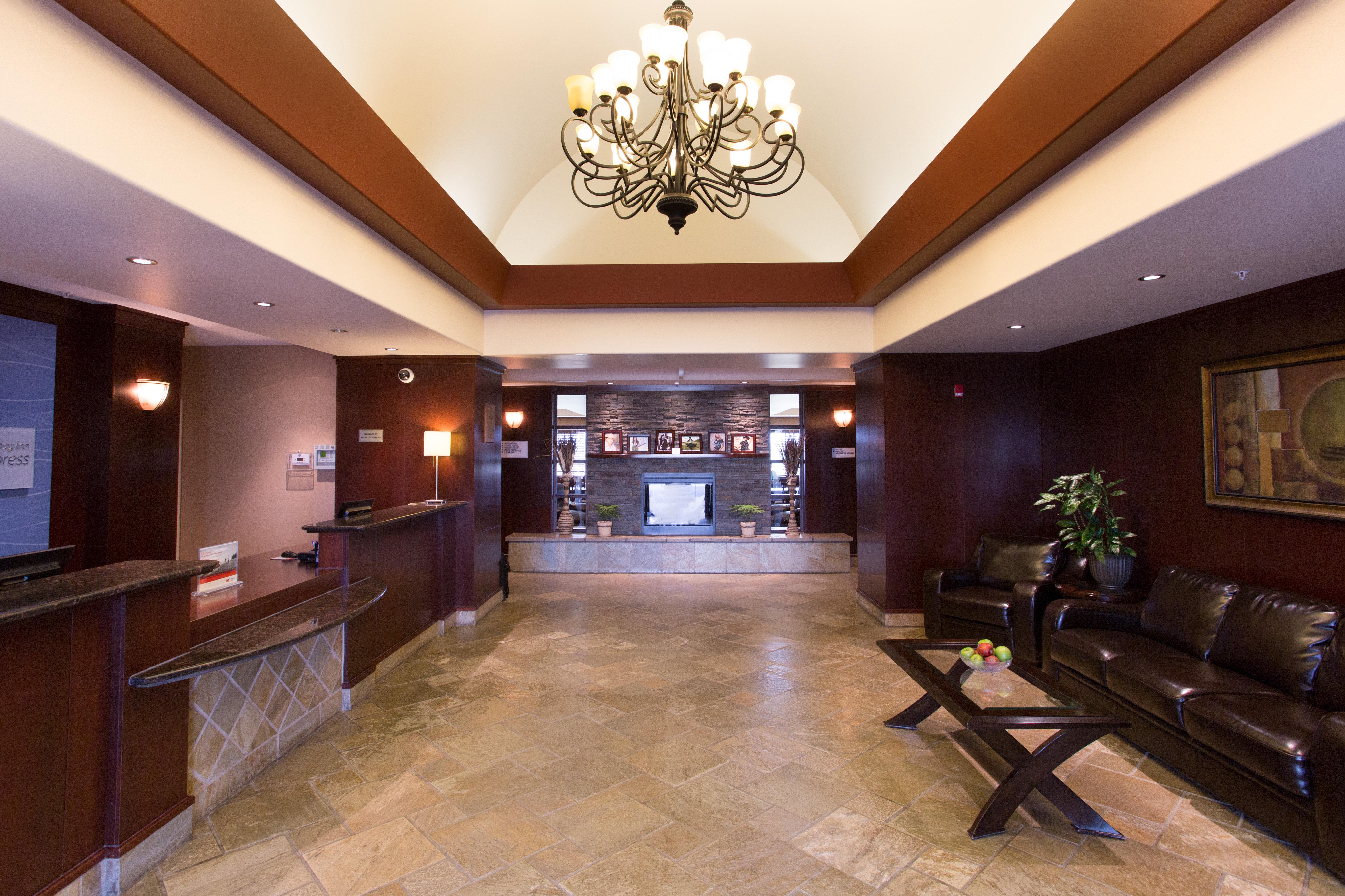 Holiday Inn Express & Suites Whitecourt By Ihg Eksteriør billede