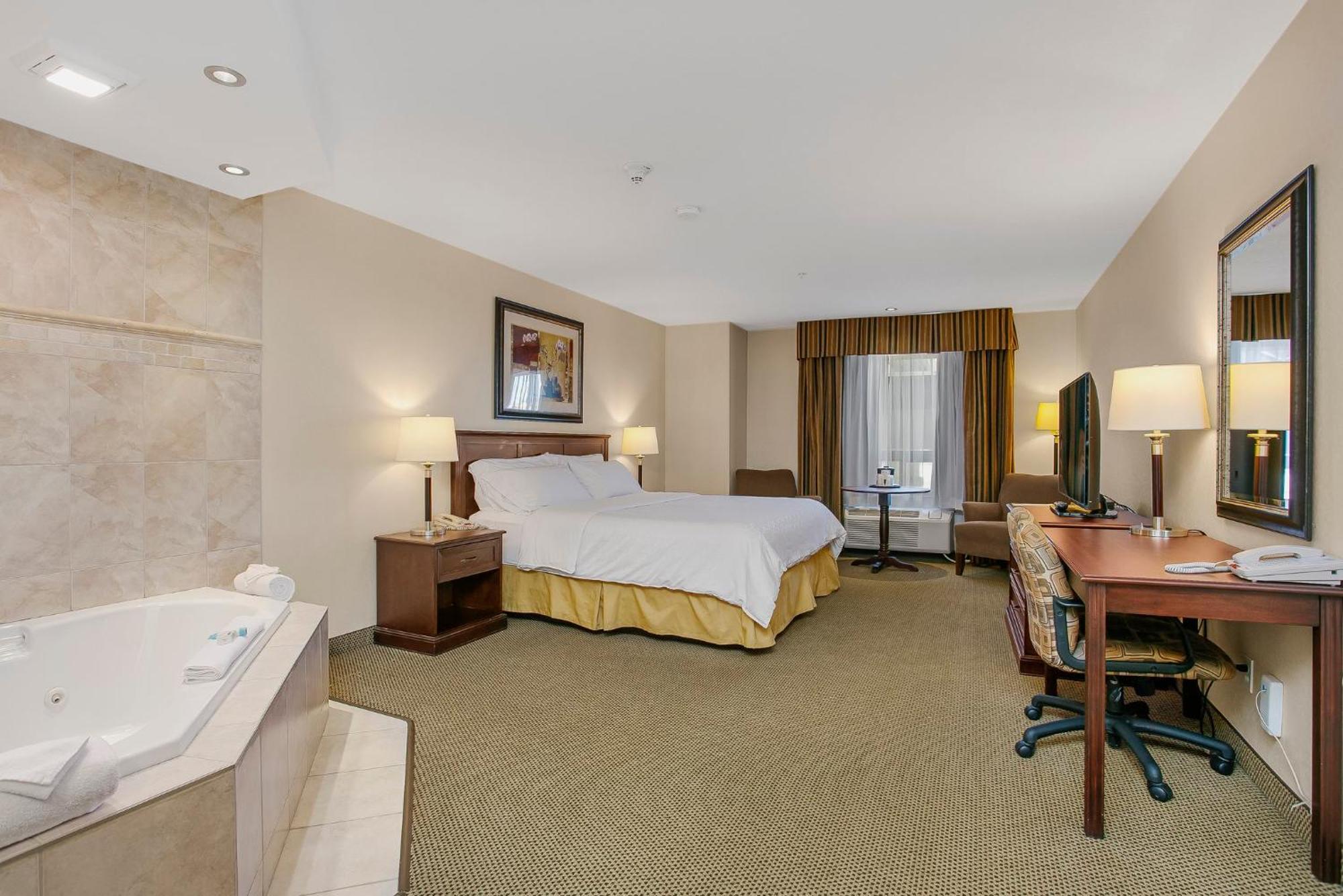 Holiday Inn Express & Suites Whitecourt By Ihg Eksteriør billede