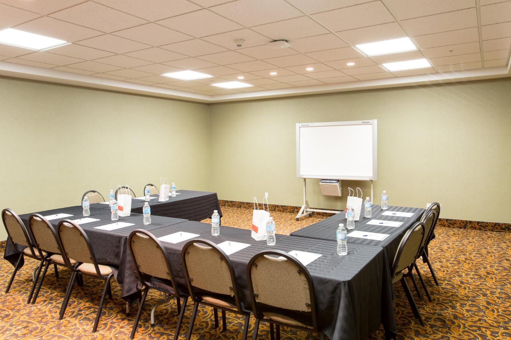 Holiday Inn Express & Suites Whitecourt By Ihg Eksteriør billede