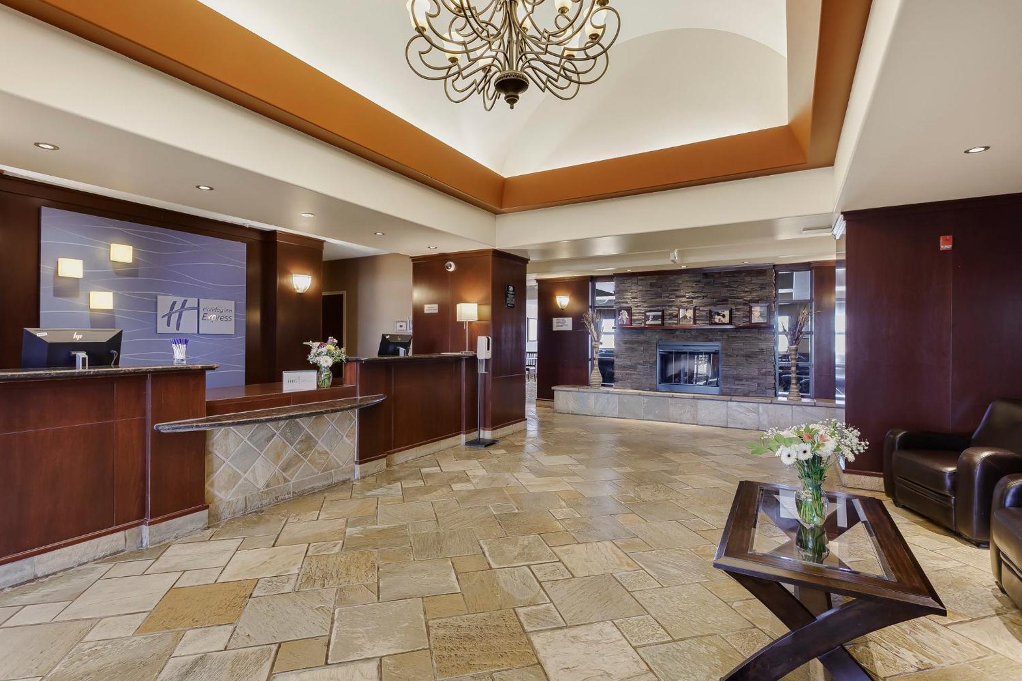 Holiday Inn Express & Suites Whitecourt By Ihg Eksteriør billede