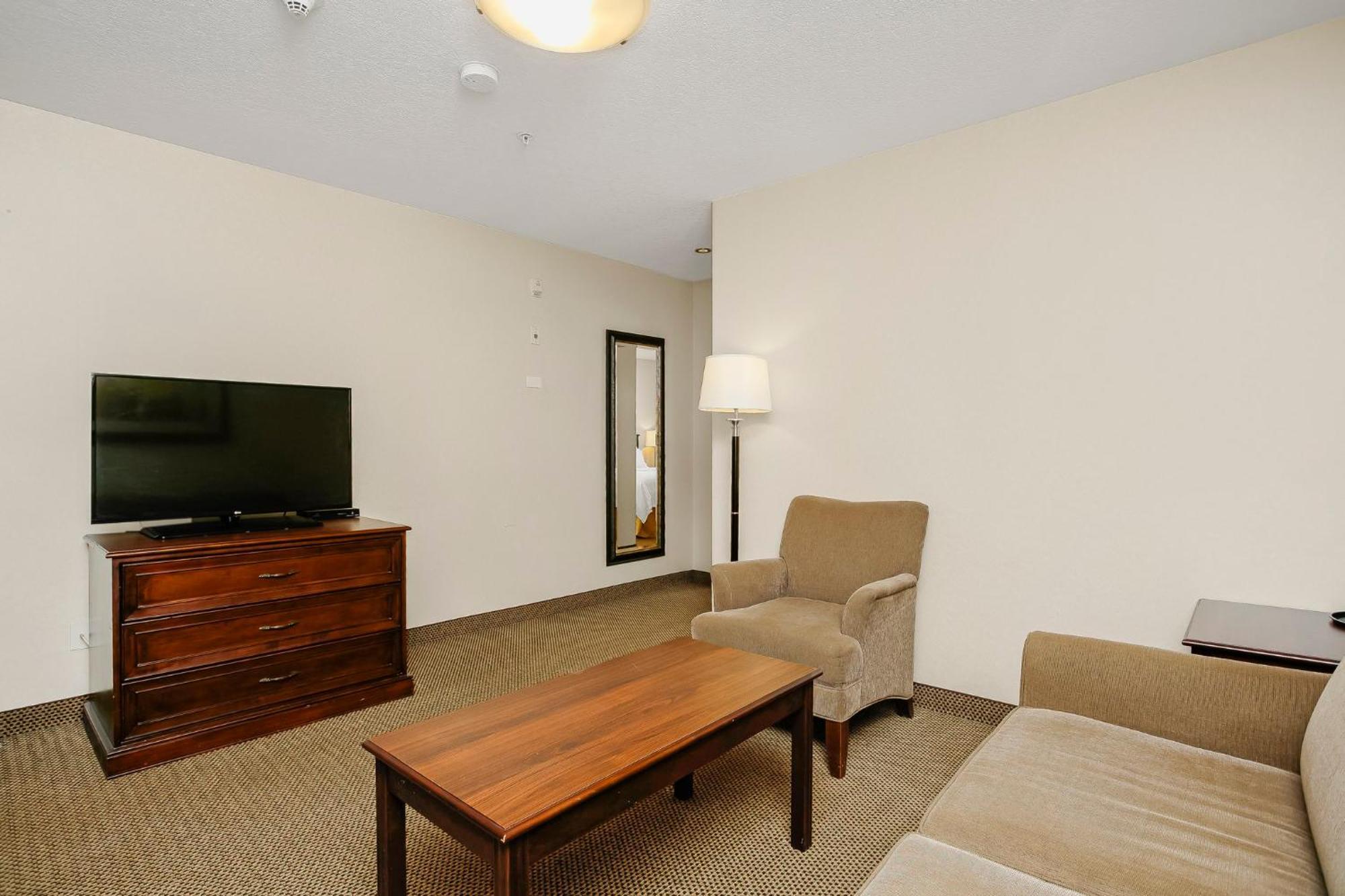 Holiday Inn Express & Suites Whitecourt By Ihg Eksteriør billede