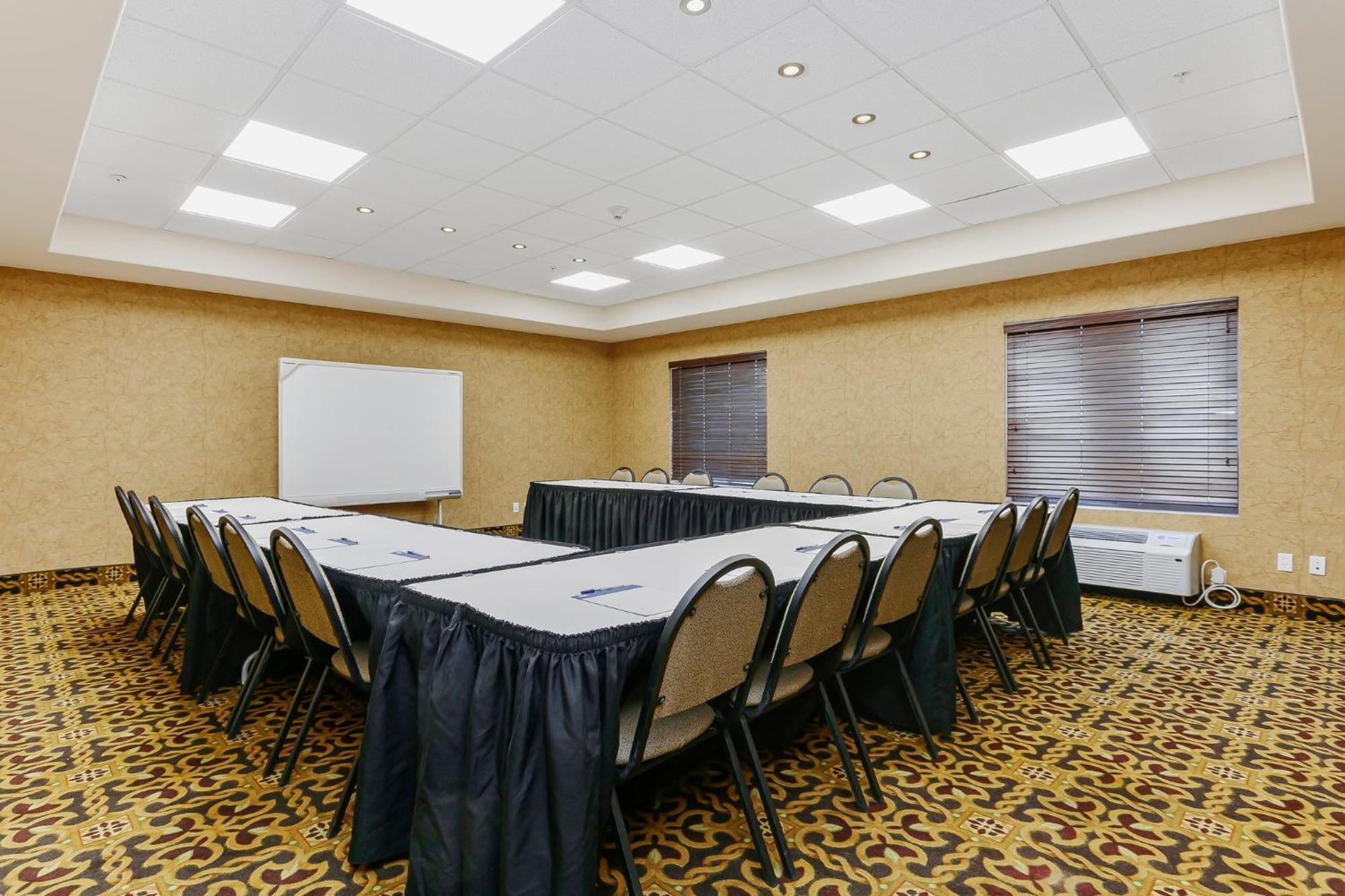 Holiday Inn Express & Suites Whitecourt By Ihg Eksteriør billede