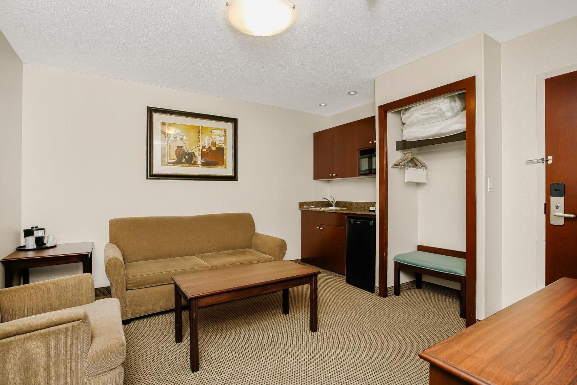Holiday Inn Express & Suites Whitecourt By Ihg Eksteriør billede